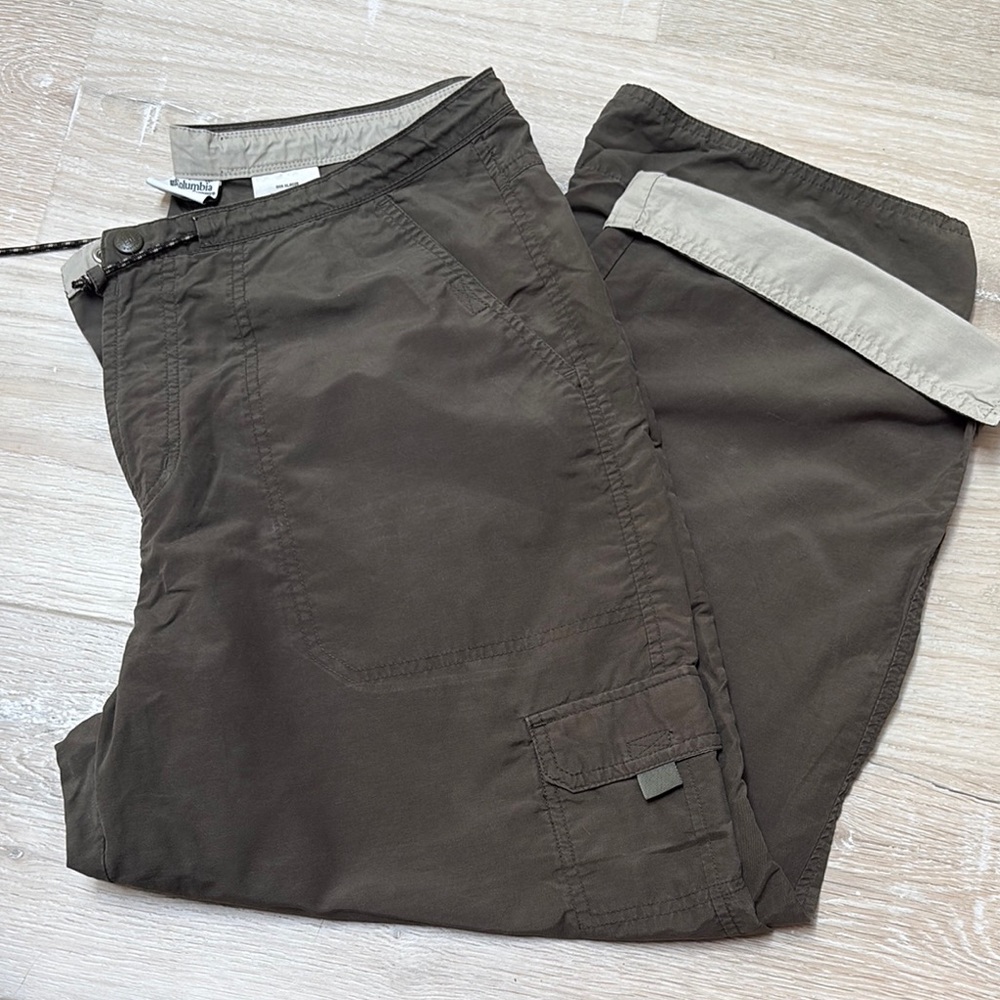 Columbia Women’s khaki Cargo Capris